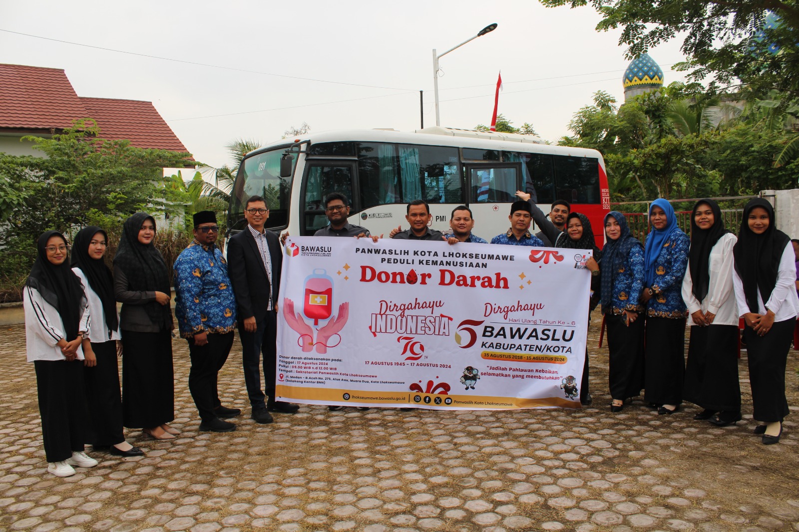 Foto bersama Peserta Donor Darah Panwaslih Kota Lhokseumawe