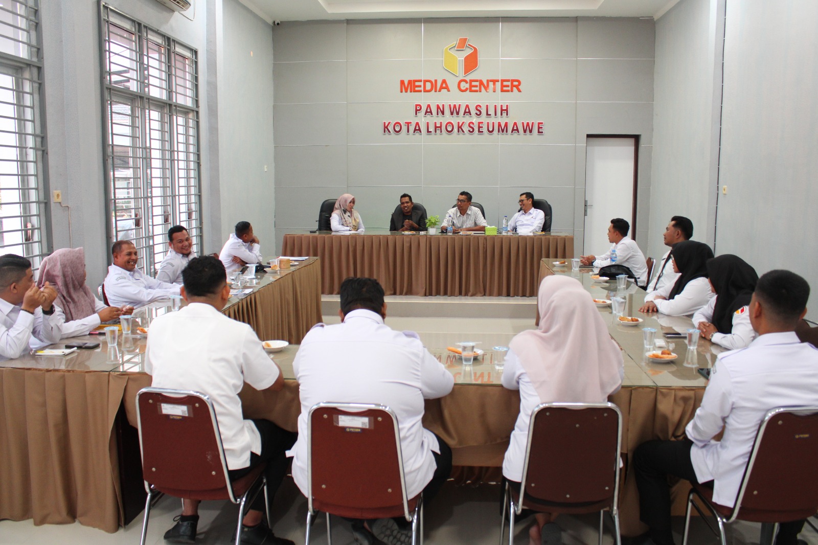 Kegiatan penerimaan dan pembekalan kepada tiga Pegawai Negeri Sipil (CPNS)