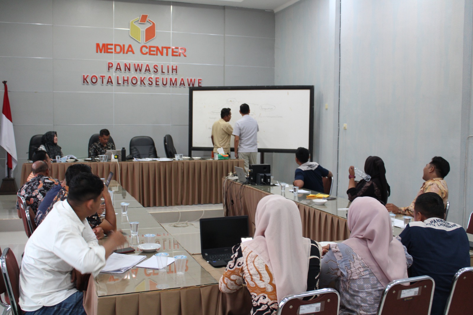 Bawaslu Kota Lhokseumawe menggelar rapat pleno internal