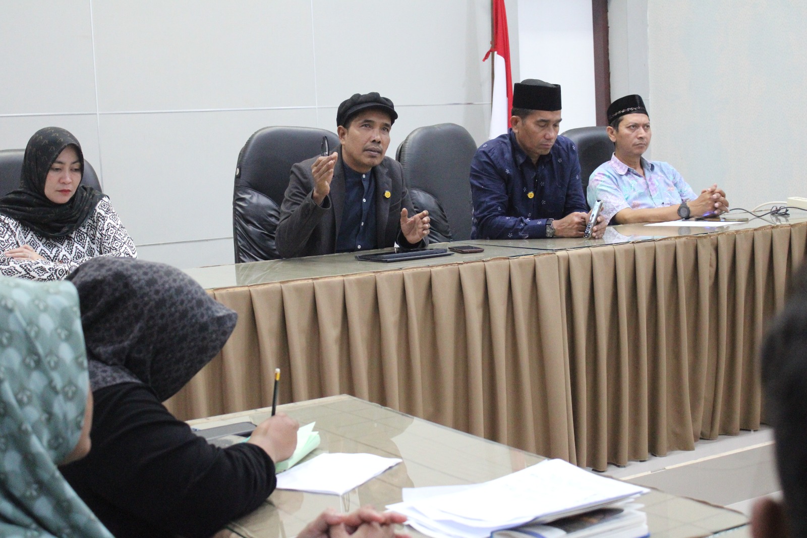Dedy Syahputra sedang memaparkan kultum dengan tema penguatan sumber daya manusia pengawas pemilu. Foto:Humas 