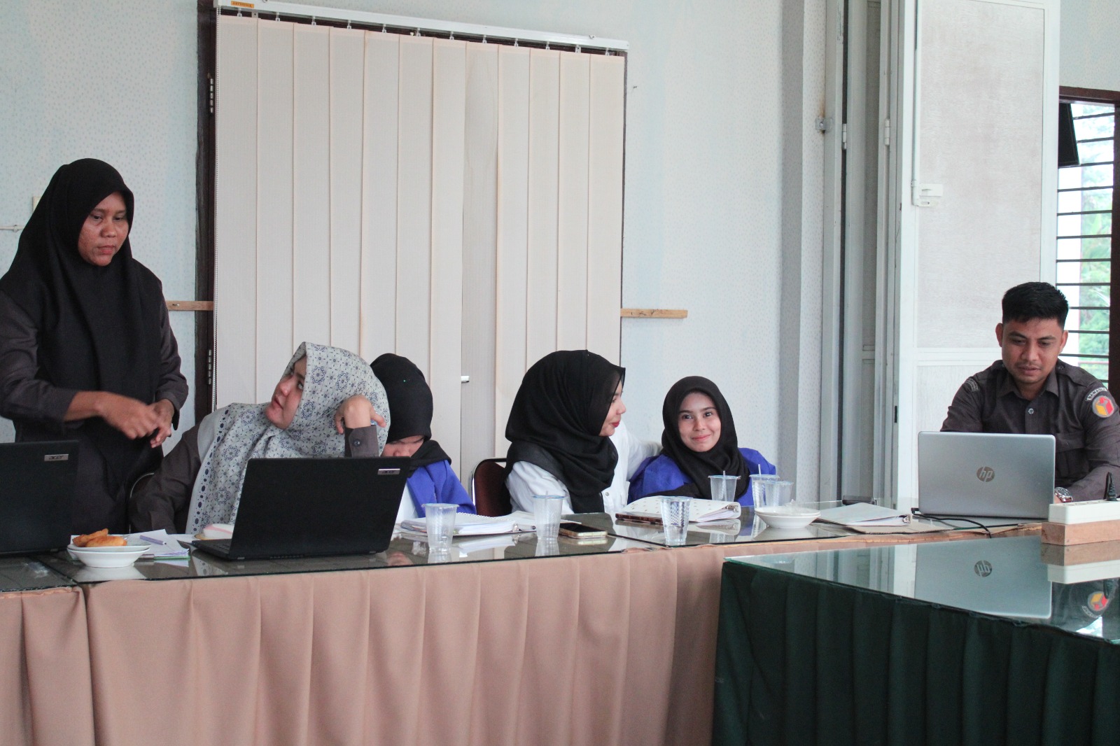 Operator Vera Darmayani memberikan penjelasan komprehensif sekaligus praktik teknis 