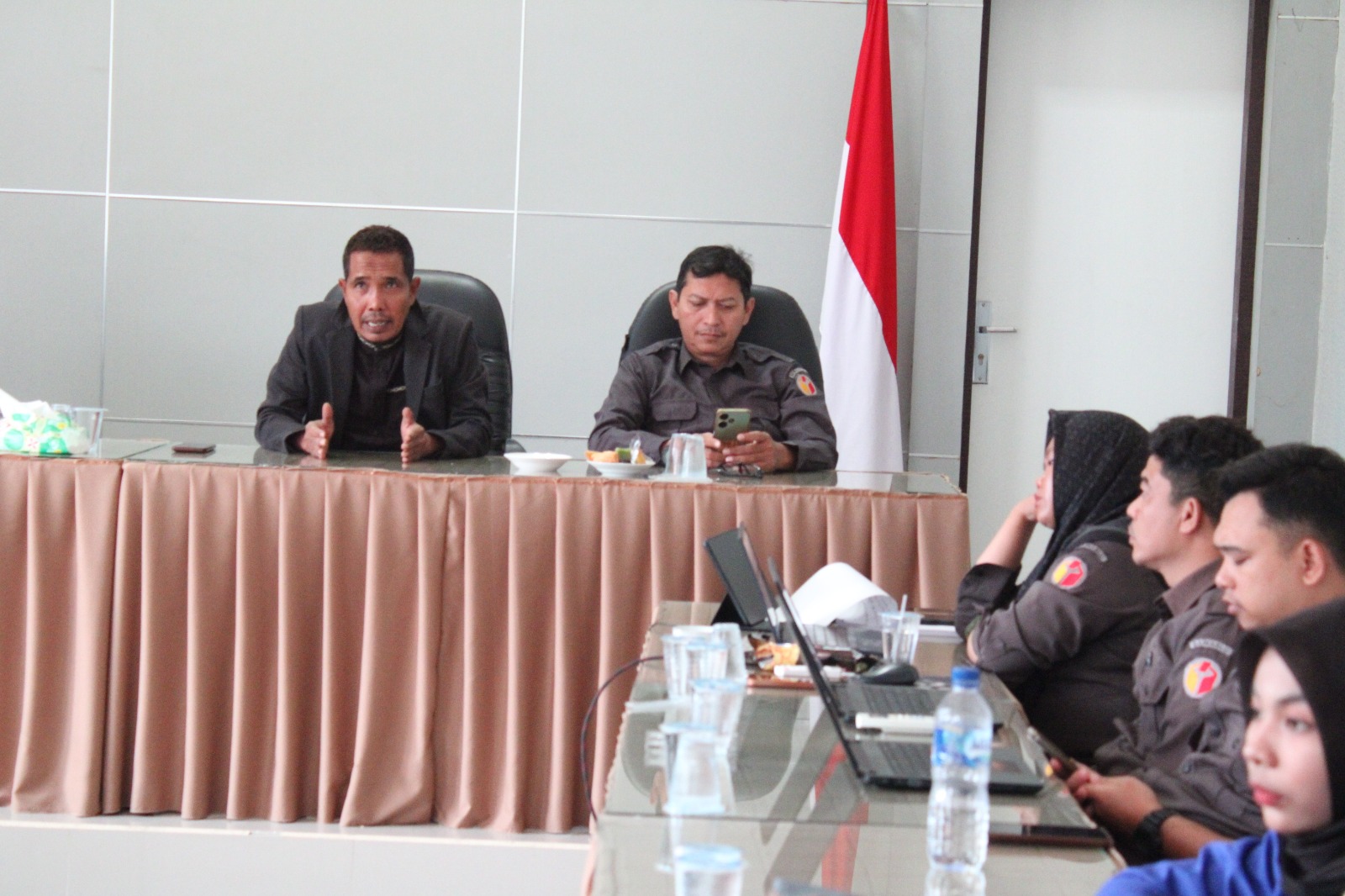 Arahan dan Pembekalan dari ketua Bawaslu Kota Lhokseumawe Dedy Syahputra