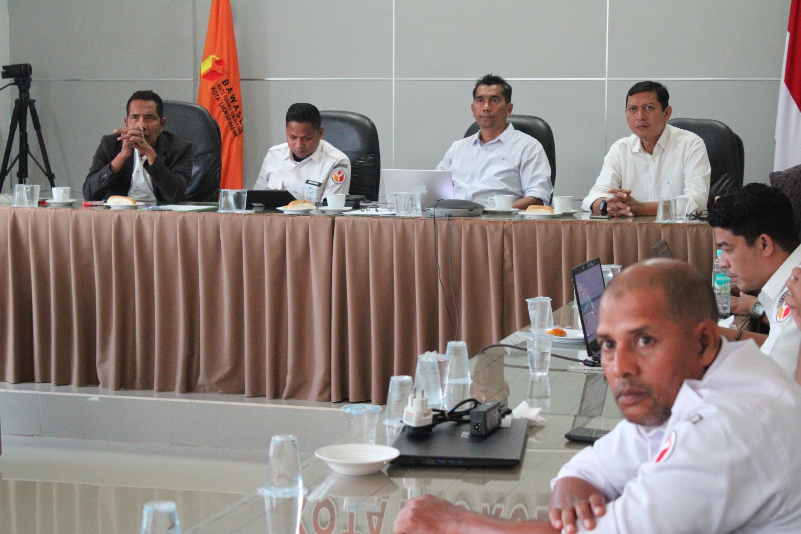 rapat pleno mingguan guna membahas penguatan kelembagaan 