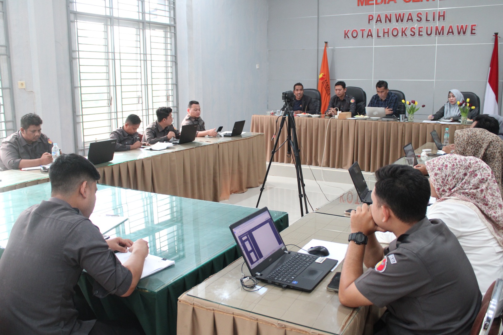 Bawaslu Kota Lhokseumawe menggelar rapat tindak lanjut atas Surat Edaran Nomor 2 Tahun 2026