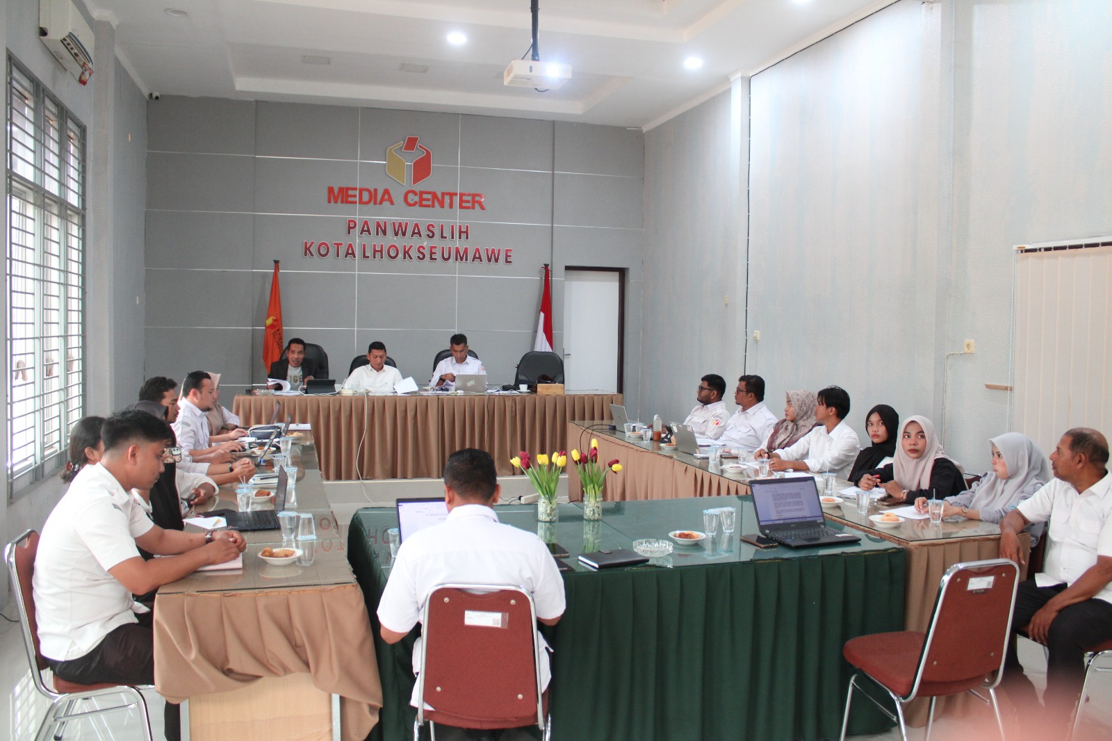 rapat pleno rutin Mingguan