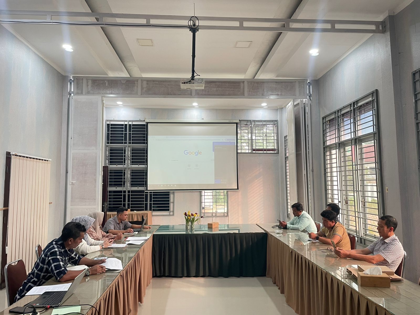 Bawaslu Kota Lhokseumawe menggelar rapat pembahasan tindak lanjut Surat Edaran Ketua Bawaslu RI Nomor 1 Tahun 2026