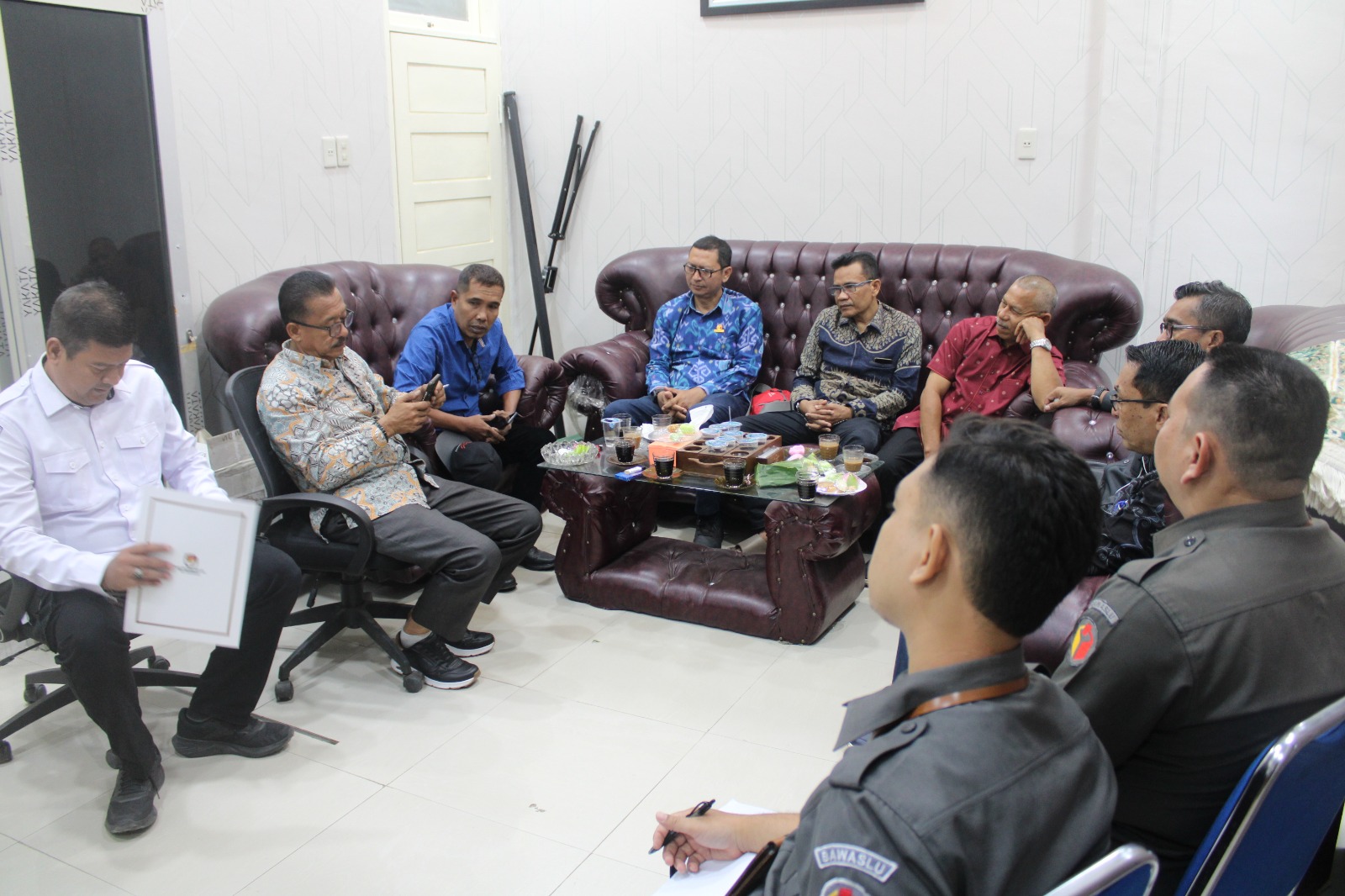 Bawaslu Kota Lhokseumawe koordinasi terkait hasil pengawasan pelaksanaan Pencocokan dan Penelitian Terbatas (Coktas) dengan KIP Kota Lhokseumawe