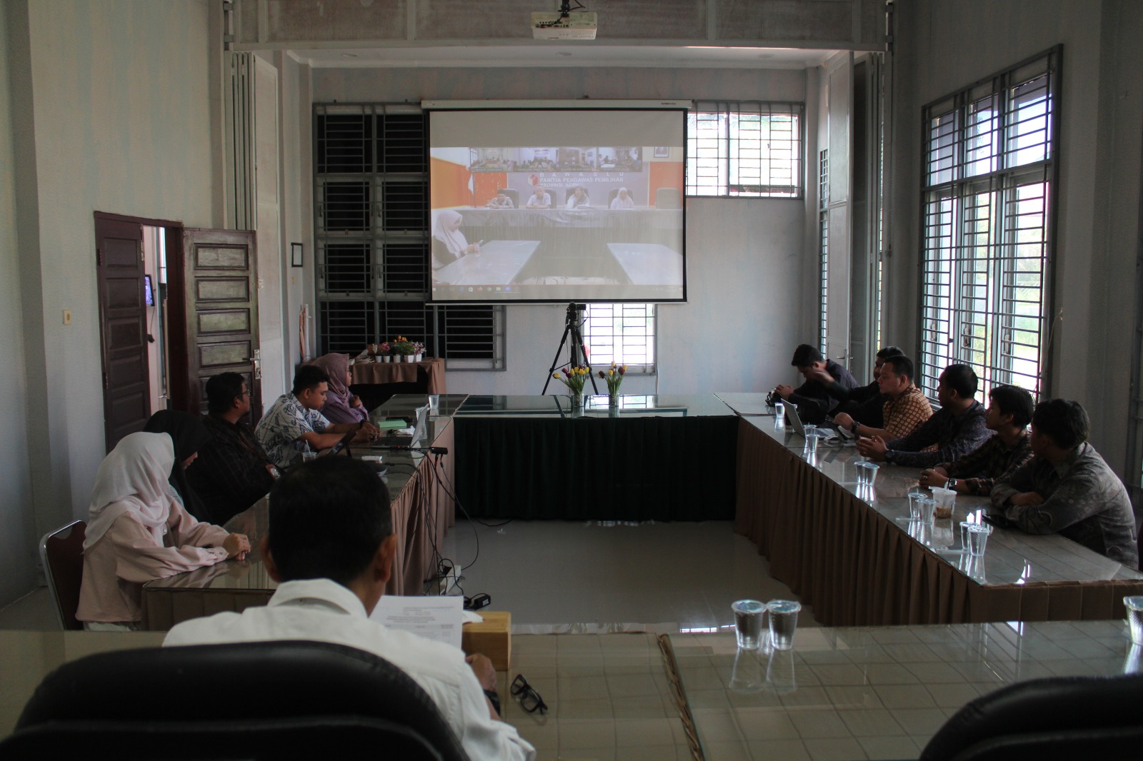 Zoom Meeting bersama Bawaslu Provinsi dan Bawaslu Kab/Kota se-Aceh