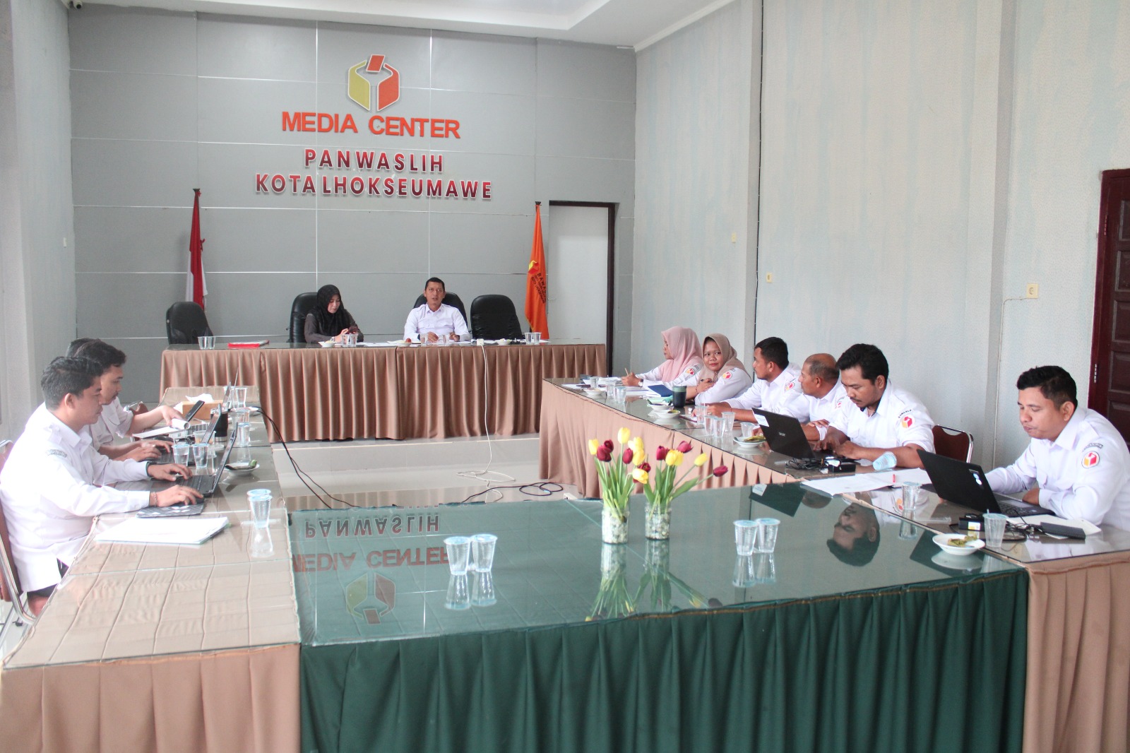  Rapat pengelolaan dan pelayanan data dan informasi publik 