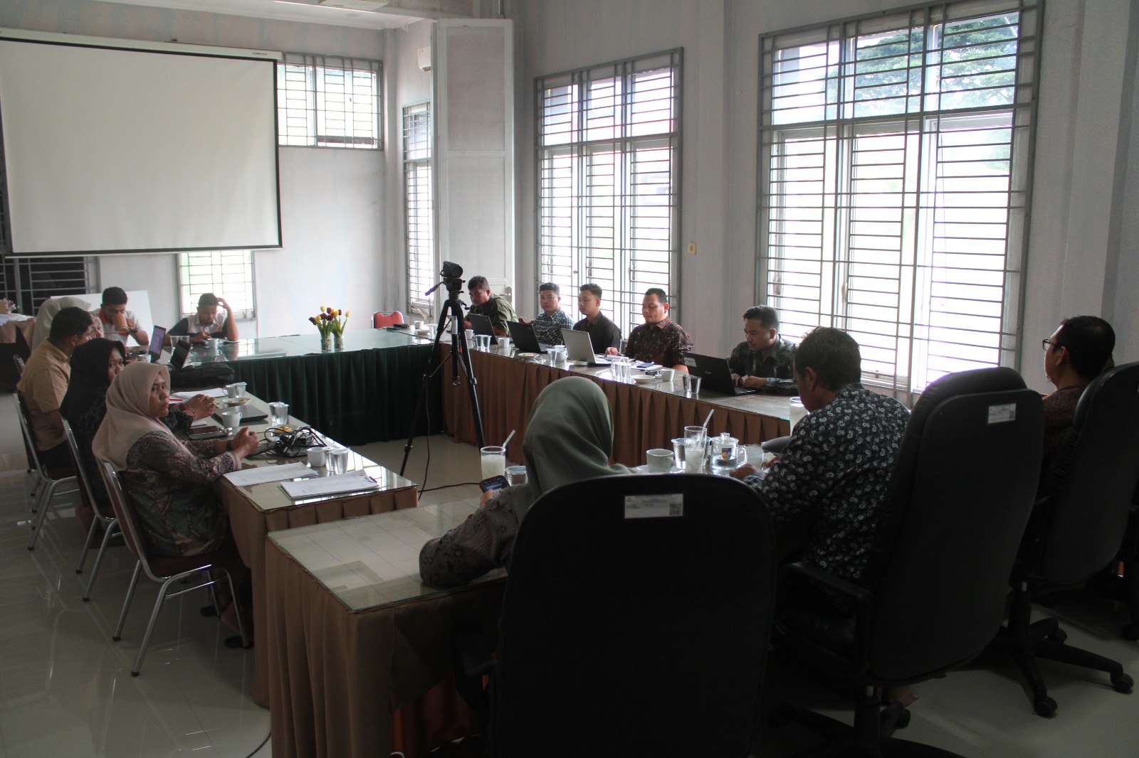  rapat monitoring, evaluasi, dan pelaporan pelaksanaan program 