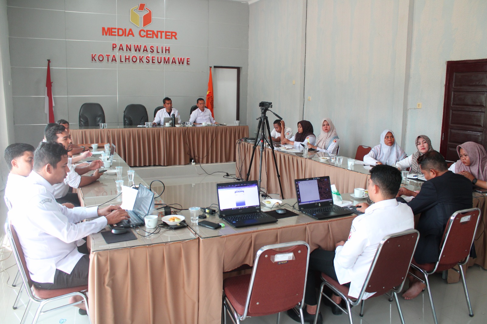 Rapat pleno mingguan