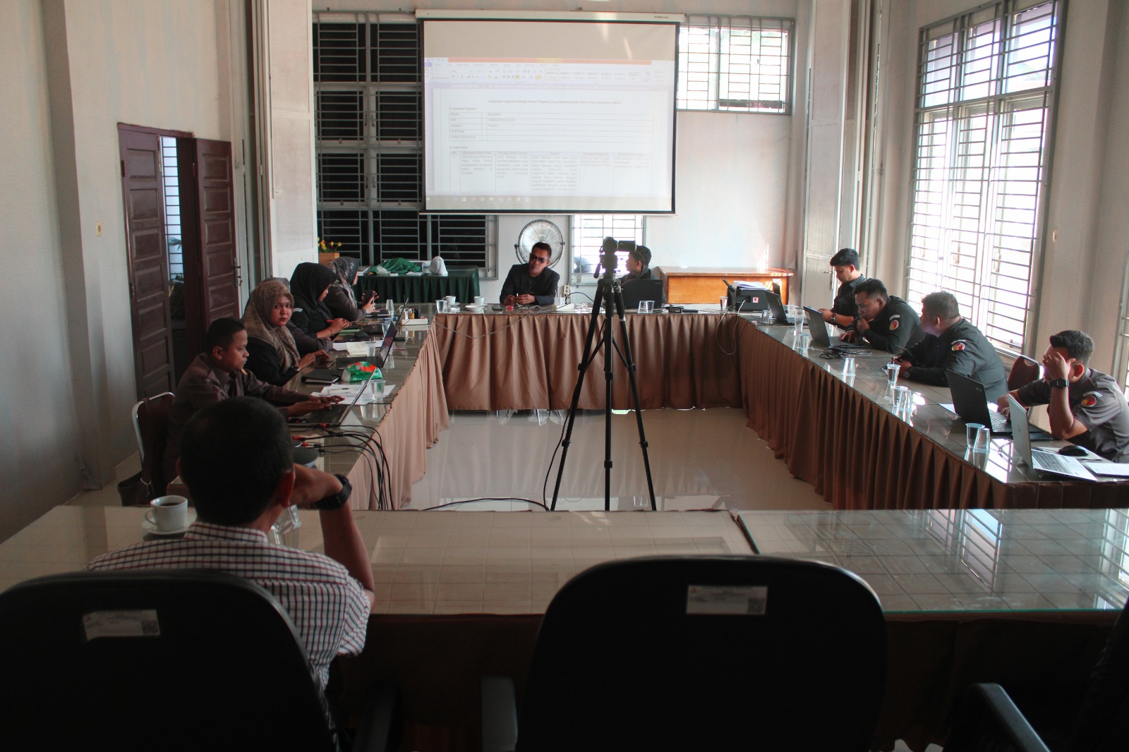 Rapat pleno mingguan