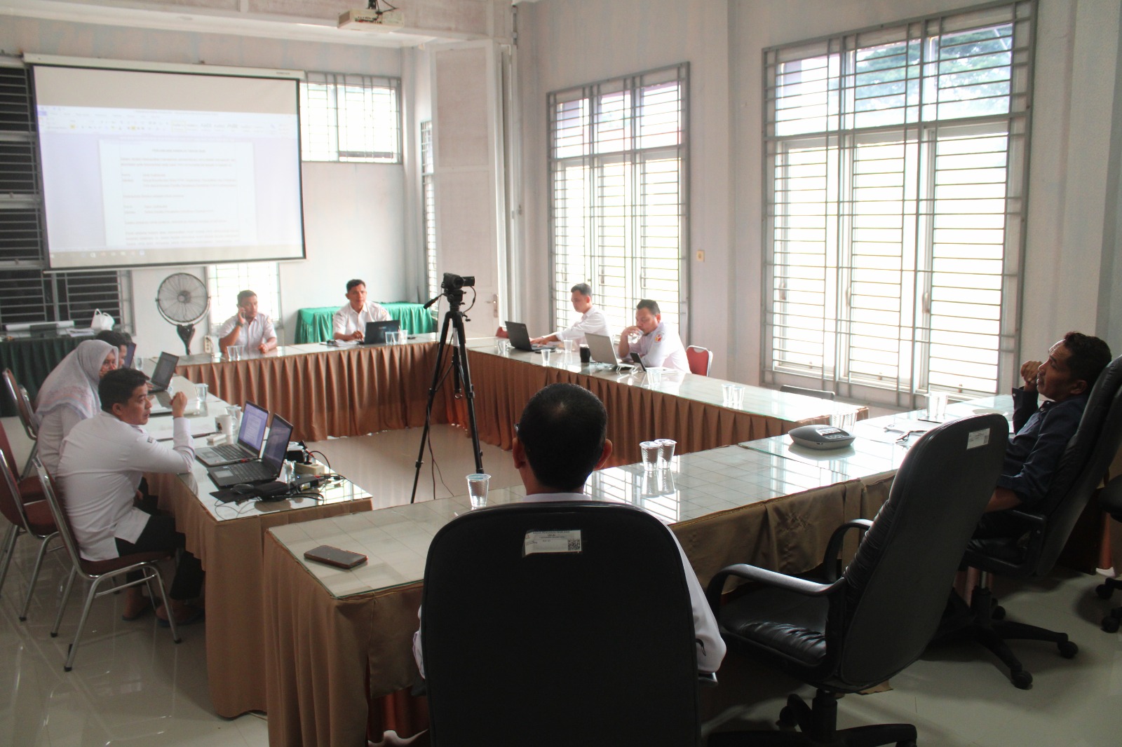 Rapat pleno mingguan