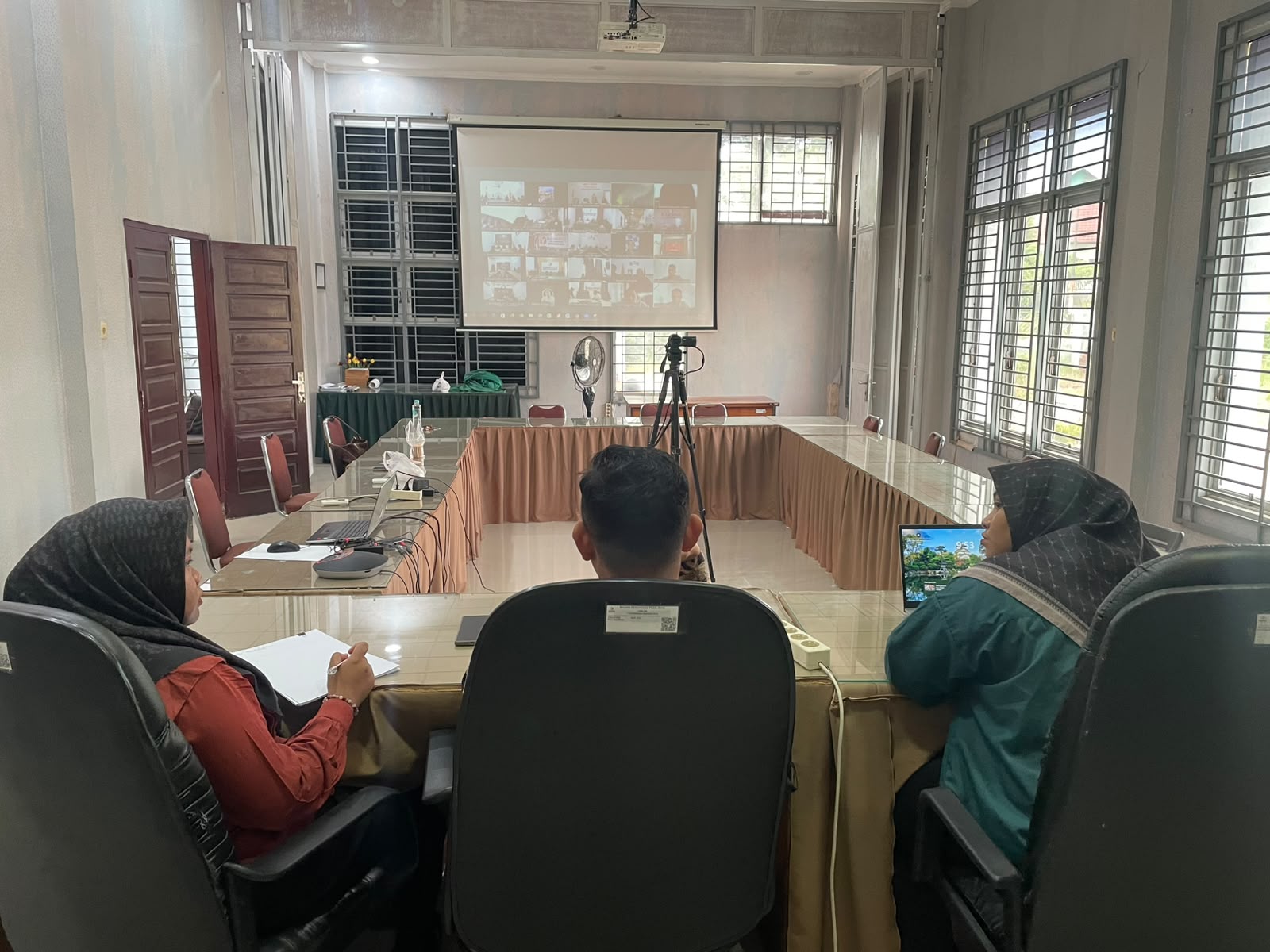 Zoom Meeting bersama Bawaslu Provinsi dan Bawaslu Kab/Kota se-Aceh