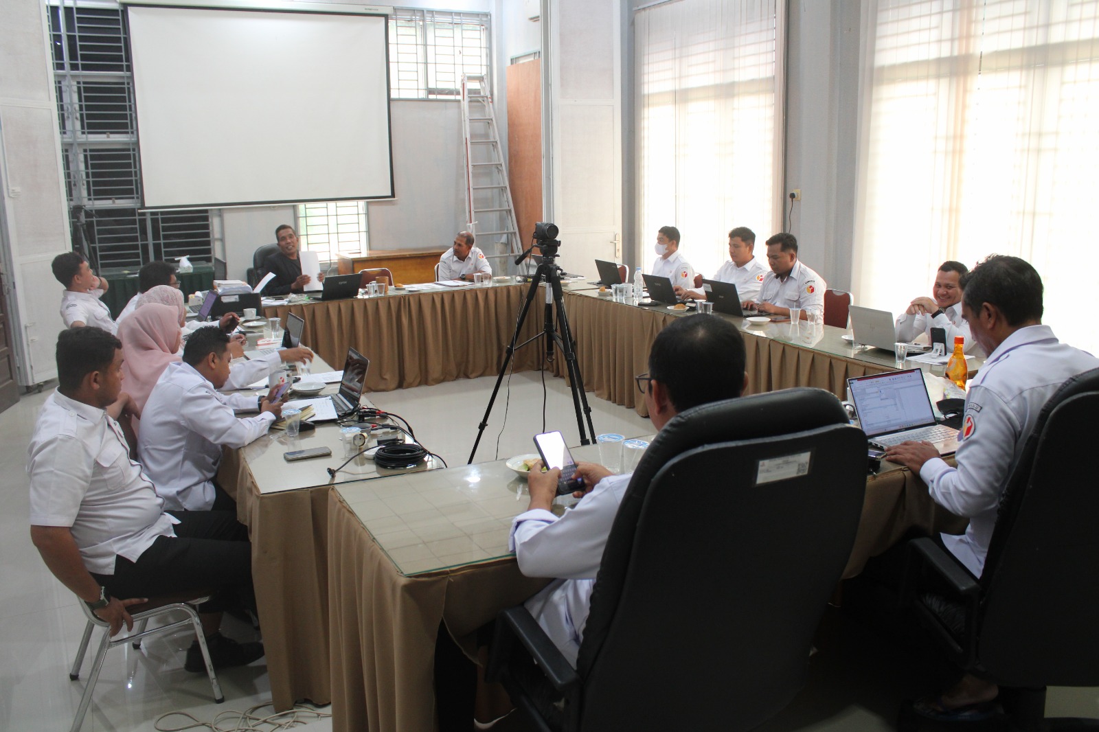 Rapat pleno mingguan
