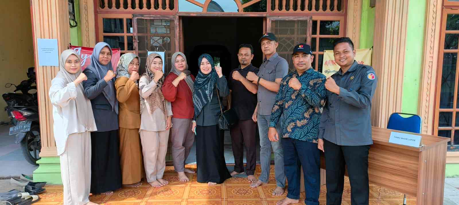 Foto Bersama Sekretariat Panwaslu Kecamatan