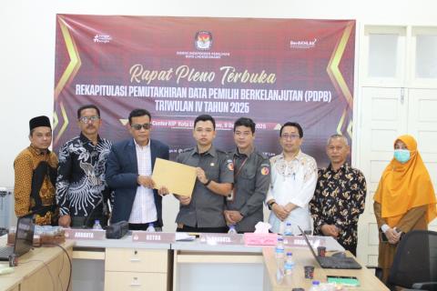 Foto Bersama Agenda Rapat Pleno Terbuka PDPB Triwulan IV Tahun 2025