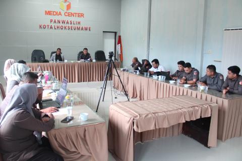 Bawaslu Kota Lhokseumawe Laksanakan Rapat Pleno Mingguan