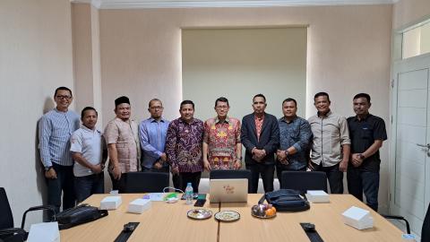 Foto bersama Bawaslu Kota Lhokseumawe dengan Tim Asesmen