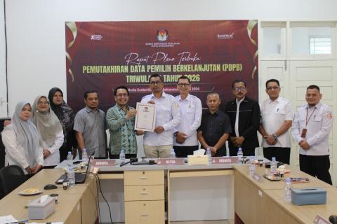 Penyerahan BA Pleno Rekapitulasi Daftar Pemilih Berkelanjutan Triwulan Kedua