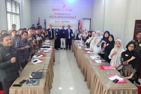 Foto bersama Peserta,Narasumber dan Panitia Pelatihan Pendidikan Pengawasan Partisipatif (P2P) di Aula kantor Bawaslu Lhokseumawe pada Selasa, 23 Juni 2026.(dok/RRI).