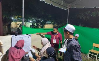 Tim Panwaslih Lhokseumawe sedang mengawasi Penghitungan Ulang Surat Suara