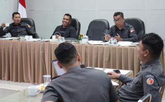 Bawaslu Kota Lhokseumawe menggelar rapat uji petik