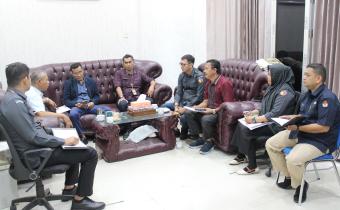 Bawaslu Kota Lhokseumawe bersama Komisi Independen Pemilihan (KIP) Lhokseumawe menggelar koordinasi teknis terkait pemanfaatan Sistem Informasi Partai Politik (SIPOL)