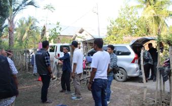 Bawaslu Kota Lhokseumawe turun langsung memberikan dukungan moral dan bantuan kepada korban banjir di Kabupaten Aceh Utara