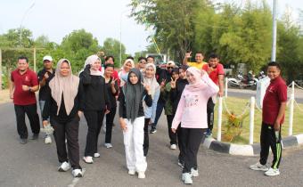 Foto bersama setelah jalan sehat. Jumat, 6 Februari 2026. Foto: Humas