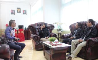 Bawaslu Kota Lhokseumawe beraudiensi dengan kepala LPP RRI Lhokseumawe, Kamis, 19 Februari 2026. Foto: Bawaslu Lhokseumawe.