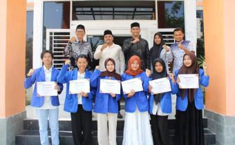 Foto bersama Mahasiswa Universitas Senior Medan
