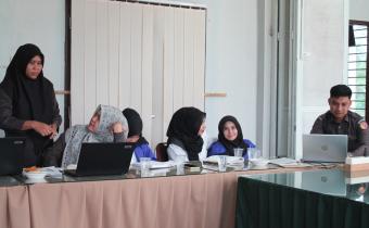 Operator Vera Darmayani memberikan penjelasan komprehensif sekaligus praktik teknis 