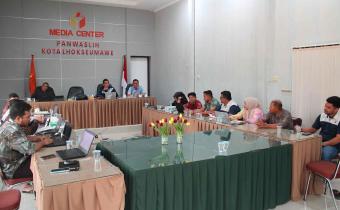Bawaslu Kota Lhokseumawe melaksanakan evaluasi terhadap pelaksanaan program kerja tahun 2026