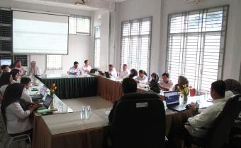Rapat Pleno Mingguan yang berlangsung di Kantor Bawaslu Kota Lhokseumawe