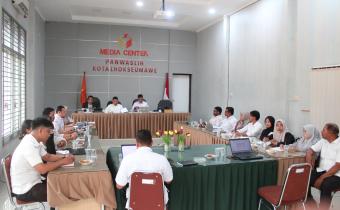 rapat pleno rutin Mingguan