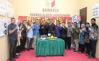 Bawaslu Kota Lhokseumawe menggelar kegiatan syukuran