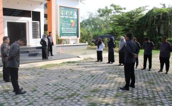 Bawaslu Kota Lhokseumawe melaksanakan apel rutin pada Senin, 20 Mei 2026