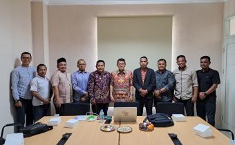 Foto bersama Bawaslu Kota Lhokseumawe dengan Tim Asesmen