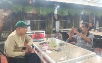Diskusi Demokrasi bersama Sulaiman seorang tokoh masyarakat