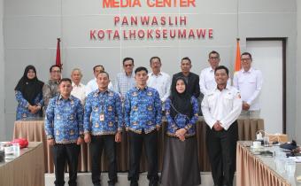 KIP-Panwaslih Kota Lhokseumawe berkoordinasi mengenai pemutakhiran data di Sipol, Rabu, 17 Juni 2026. Foto: Dok.Panwaslih Lhokseumawe