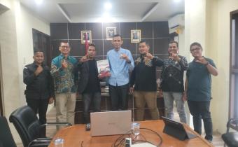 penyerahan laporan LIP Bawaslu Kota Lhokseumawe kepada Ketua Komisi Informasi Aceh