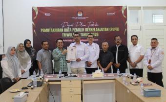Penyerahan BA Pleno Rekapitulasi Daftar Pemilih Berkelanjutan Triwulan Kedua