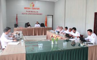  Rapat pengelolaan dan pelayanan data dan informasi publik 