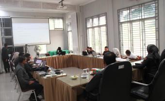 Rapat membahas pengisian Self Assessment Questionnaire (SAQ)