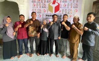 Foto bersama usai supervisi ke panwaslu kecamatan